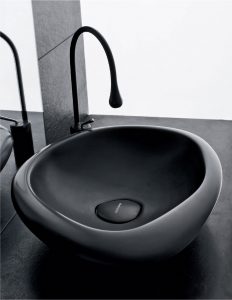 come scegliere il lavabo sasso nero