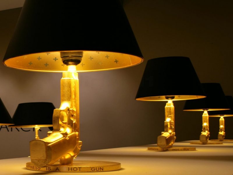 Gun Lamp di Flos, progettata da Philippe Starck